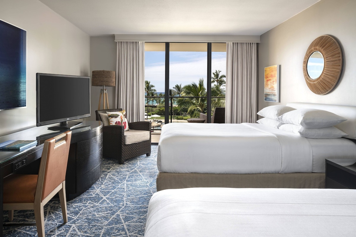 Room, 2 Queen Beds, Balcony, Oceanfront | Premium bedding, in-room safe, desk, iron/ironing board - Waikoloa Beach Marriott Resort & Spa (Waikoloa)