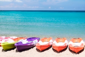Beach nearby, white sand, snorkeling, windsurfing