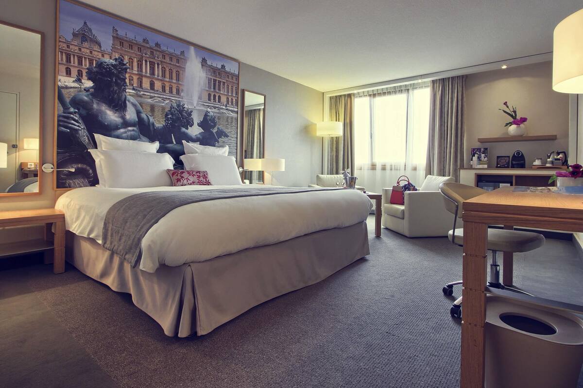 Premium bedding, in-room safe, desk, blackout curtains