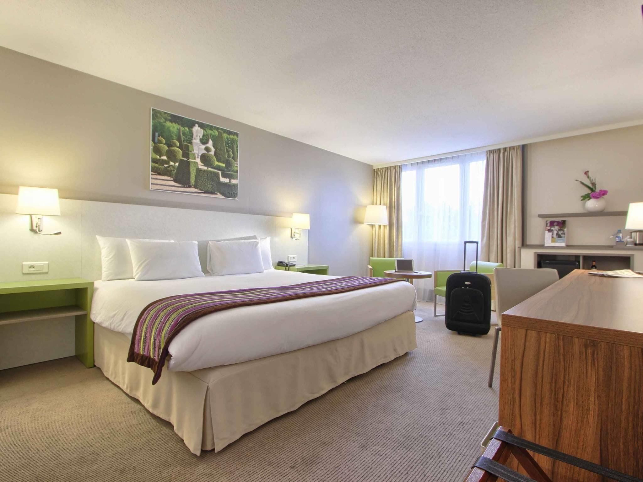 Premium bedding, in-room safe, desk, blackout curtains