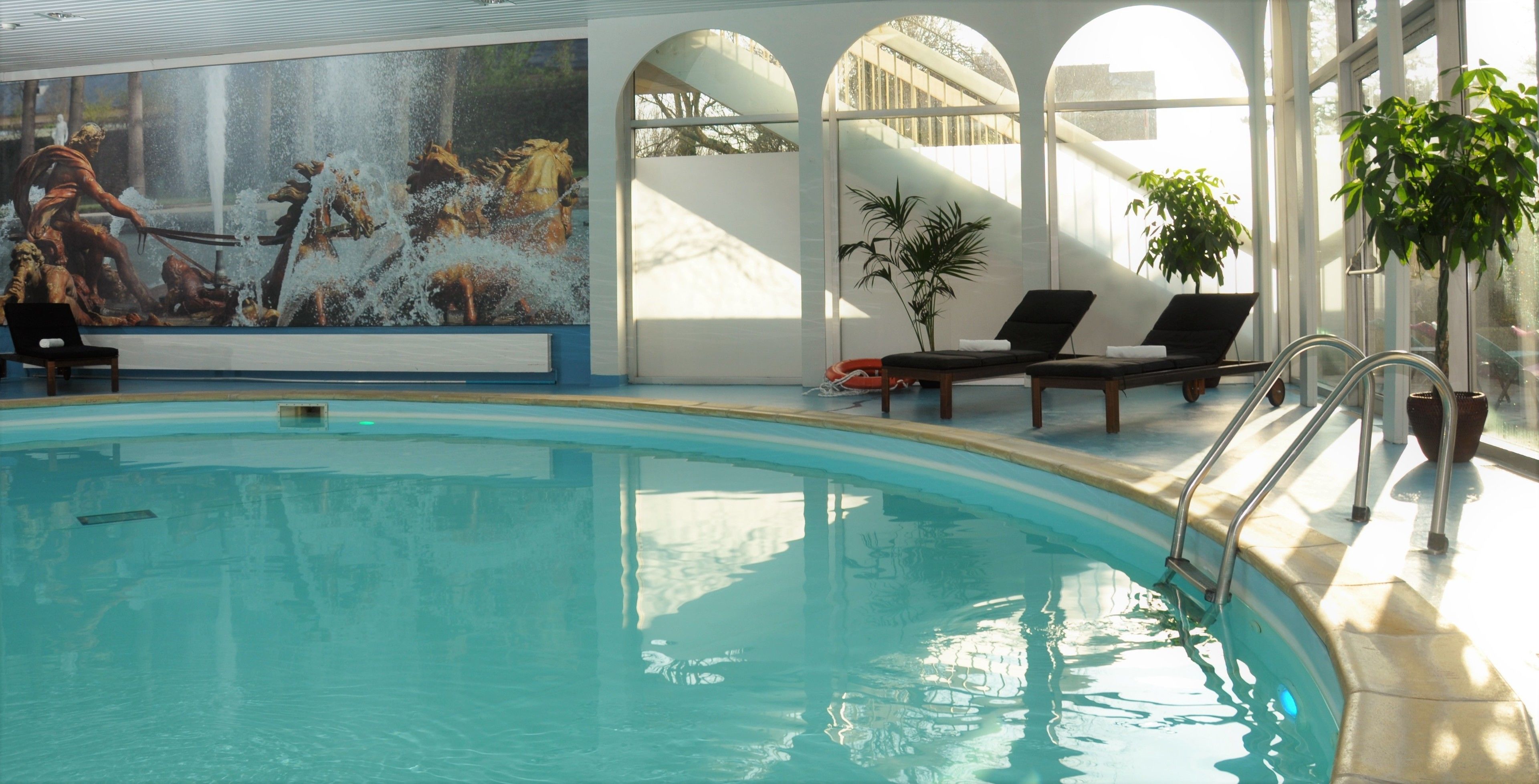 Indoor pool, pool loungers