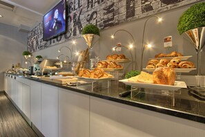 Frukostbuffé varje dag (EUR 20 per person)