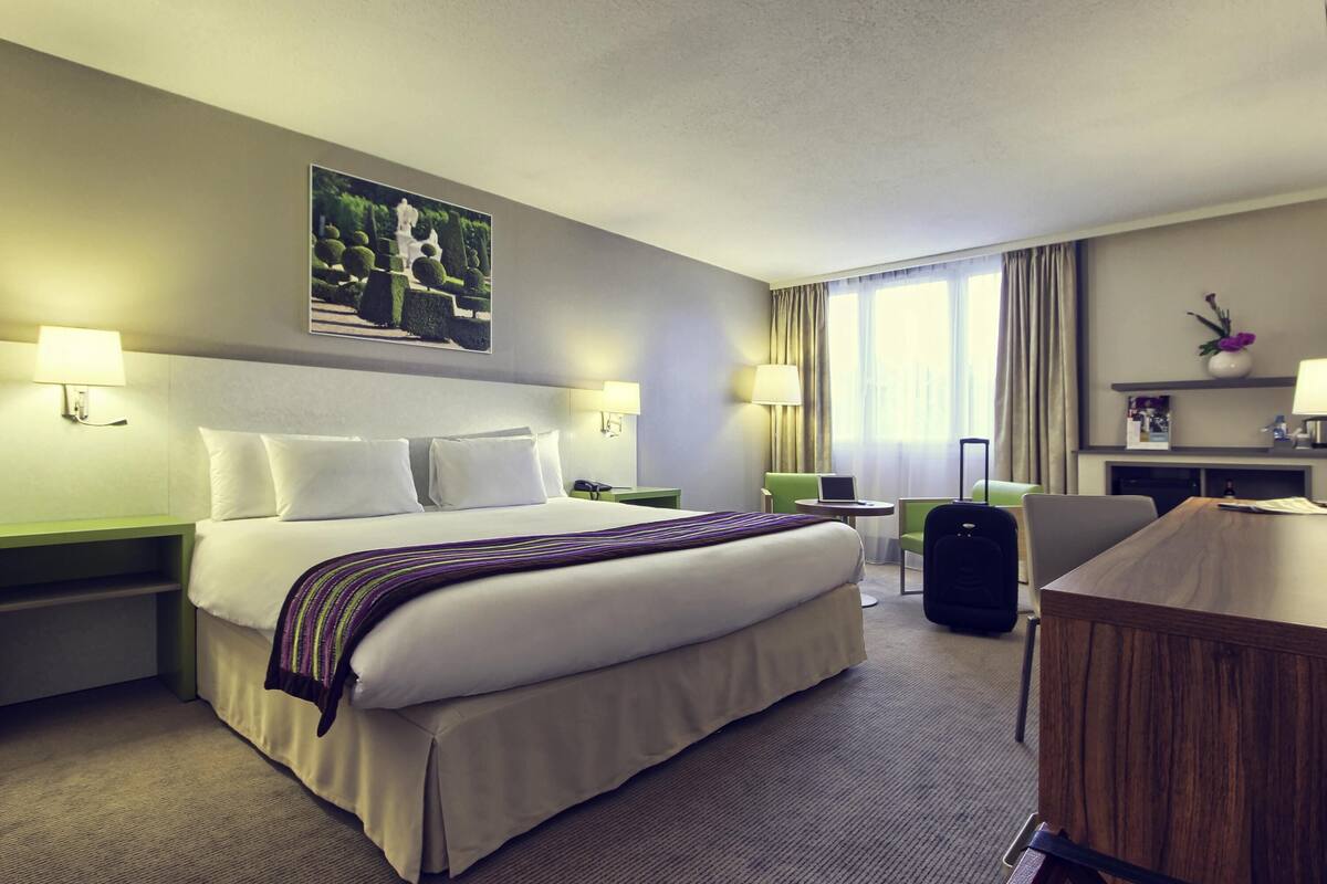 premium bedding, in-room safe, desk, blackout curtains