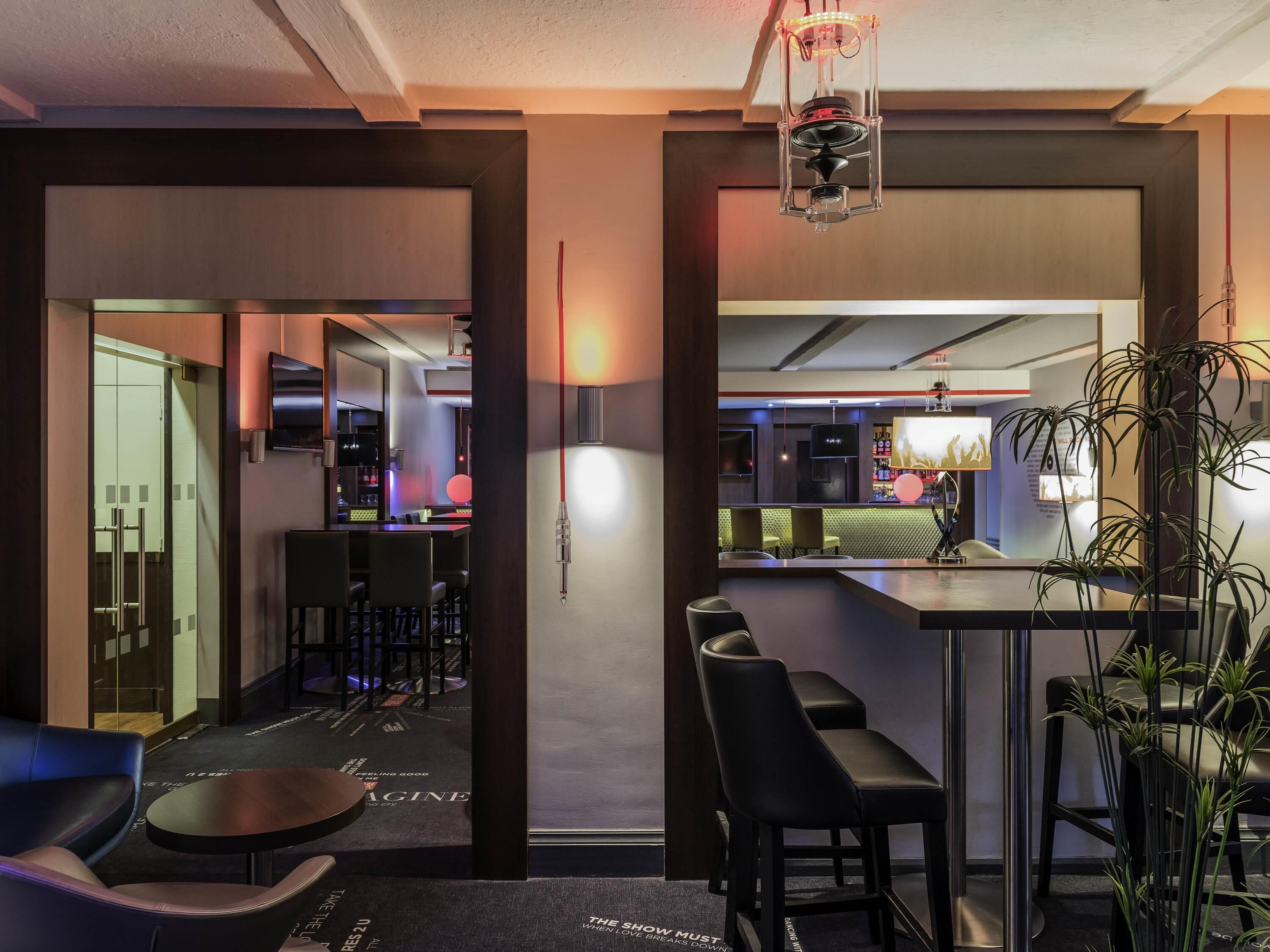 Cocktail bar