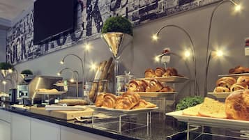 Frukost, lunch och middag serveras