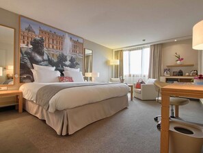 Premium bedding, in-room safe, desk, blackout curtains - Mercure Paris Velizy (Velizy-Villacoublay)