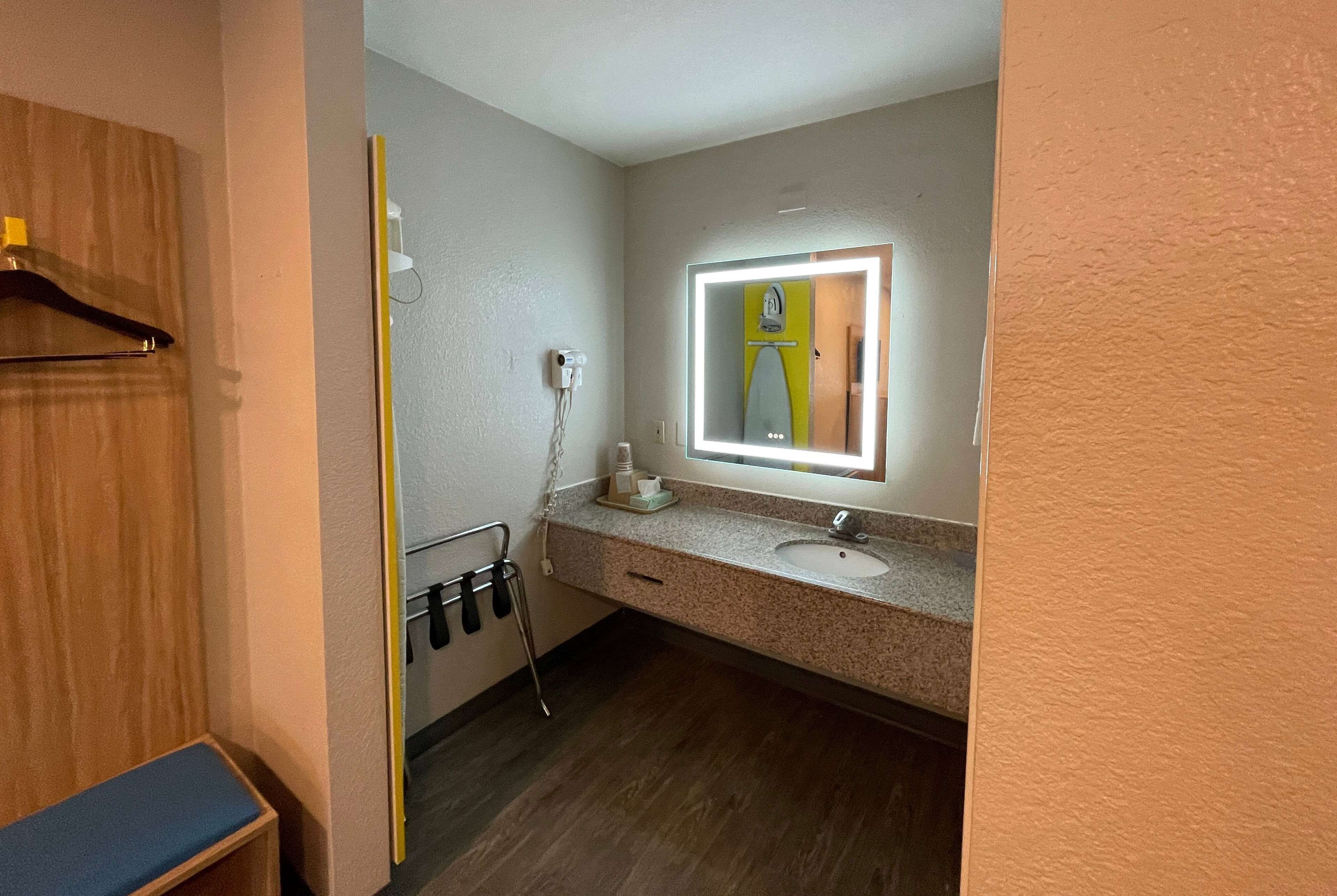 Foto - Days Inn by Wyndham Near Seaworld San Antonio