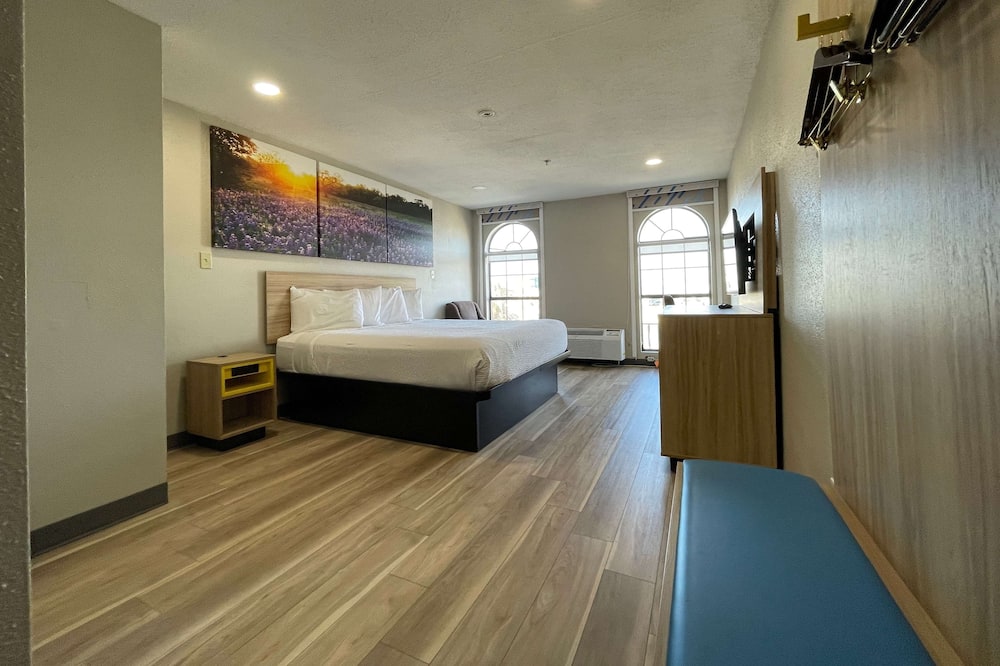 Days Inn by Wyndham Near Seaworld San Antonio