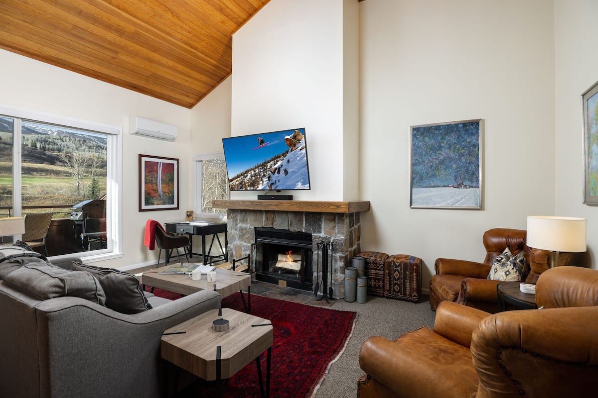 Condo (2 Bedrooms) | Front of property