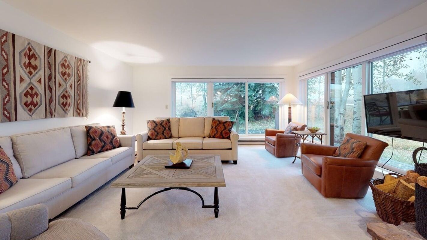 Condo, 2 habitaciones (Villas 1101) | Área de sala de estar | Televisión 