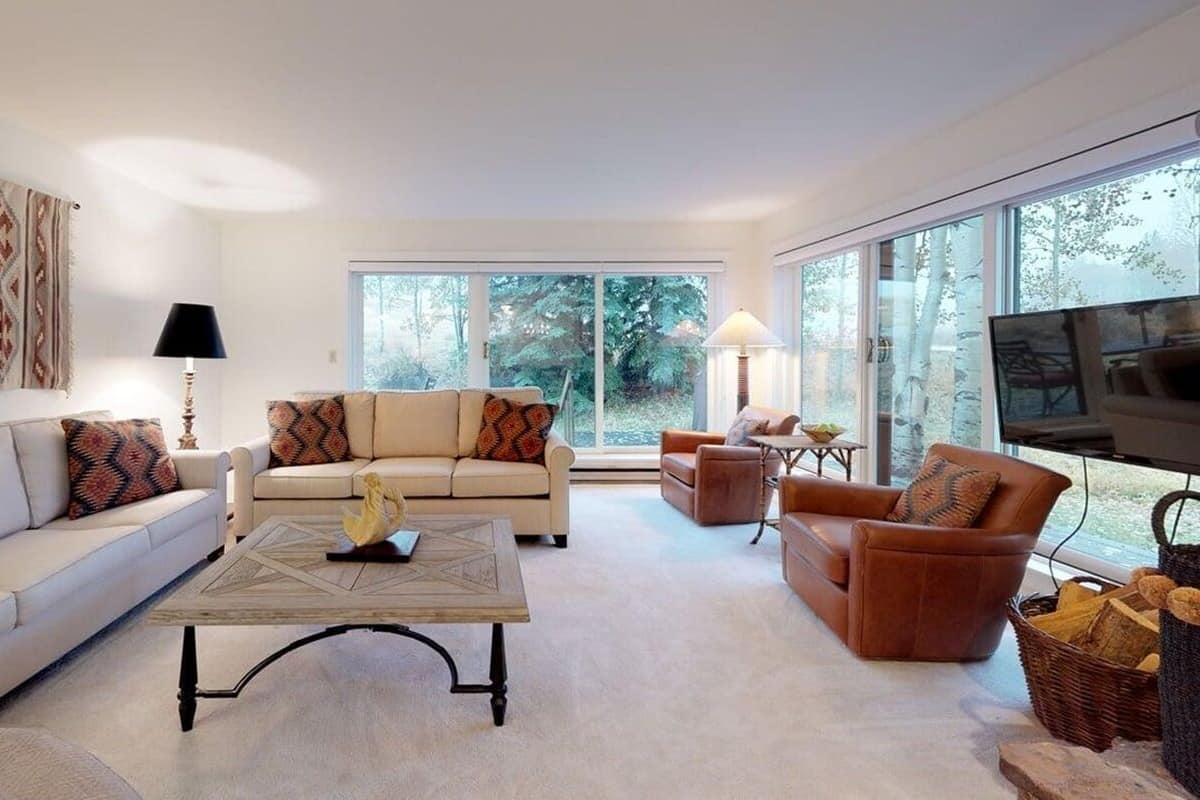 Condo, 2 habitaciones (Villas 1101) | Ćrea de sala de estar | Televisión