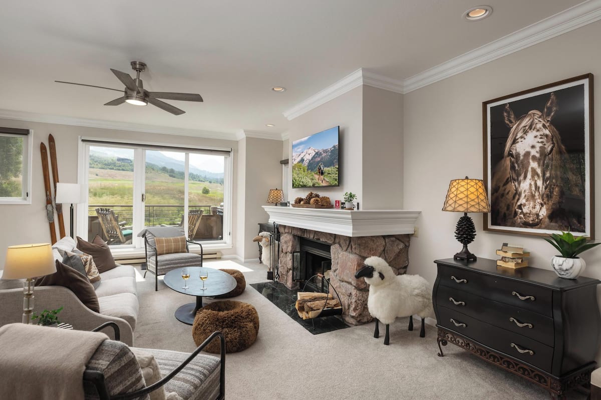 Condo (2 Bedrooms) | Front of property