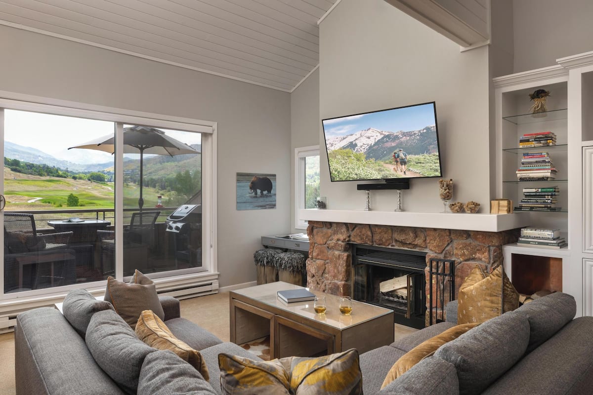 Condo (2 Bedrooms) | Front of property