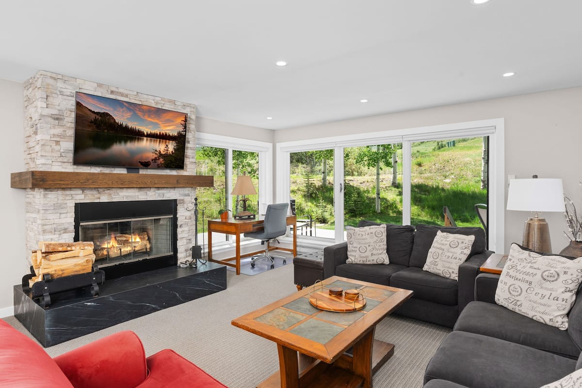 Condo (2 Bedrooms) | Front of property