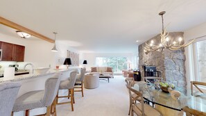 Platinum Room, 2 Bedrooms (Plus Den) | Private kitchen | Fridge, microwave, oven, stovetop
