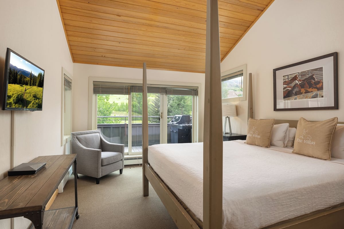 Condo (3 Bedrooms) | Front of property