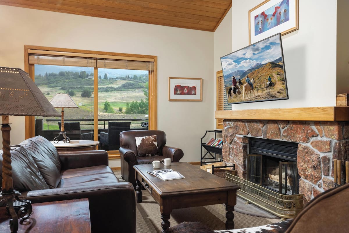 Condo (2 Bedrooms) | Front of property