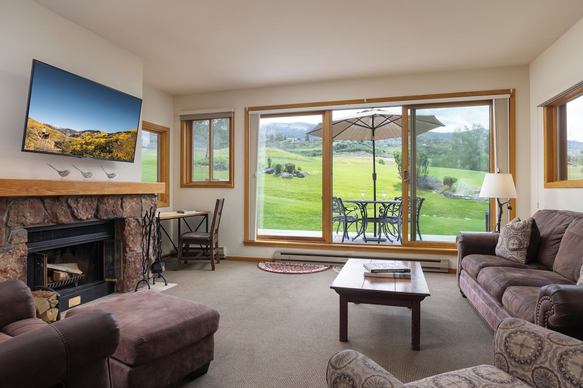 Condo (3 Bedrooms) | Front of property