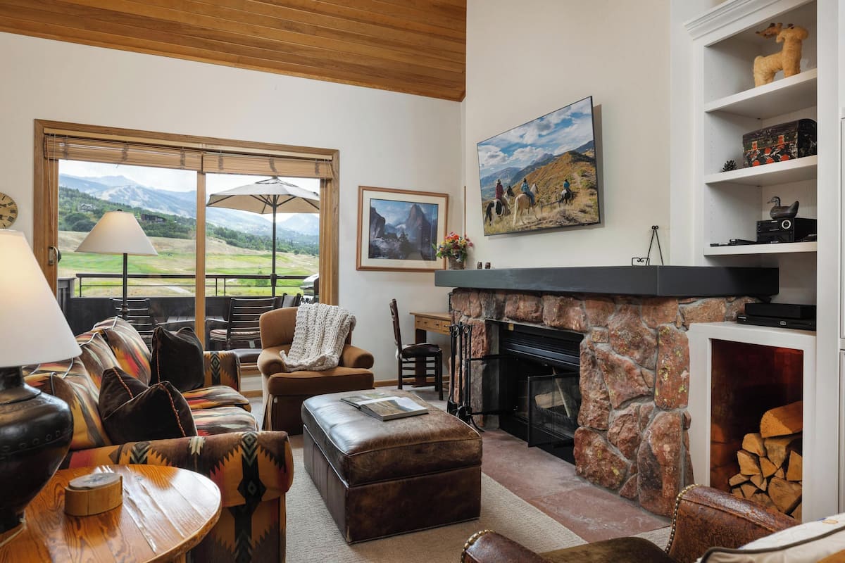 Condo (2 Bedrooms) | Front of property