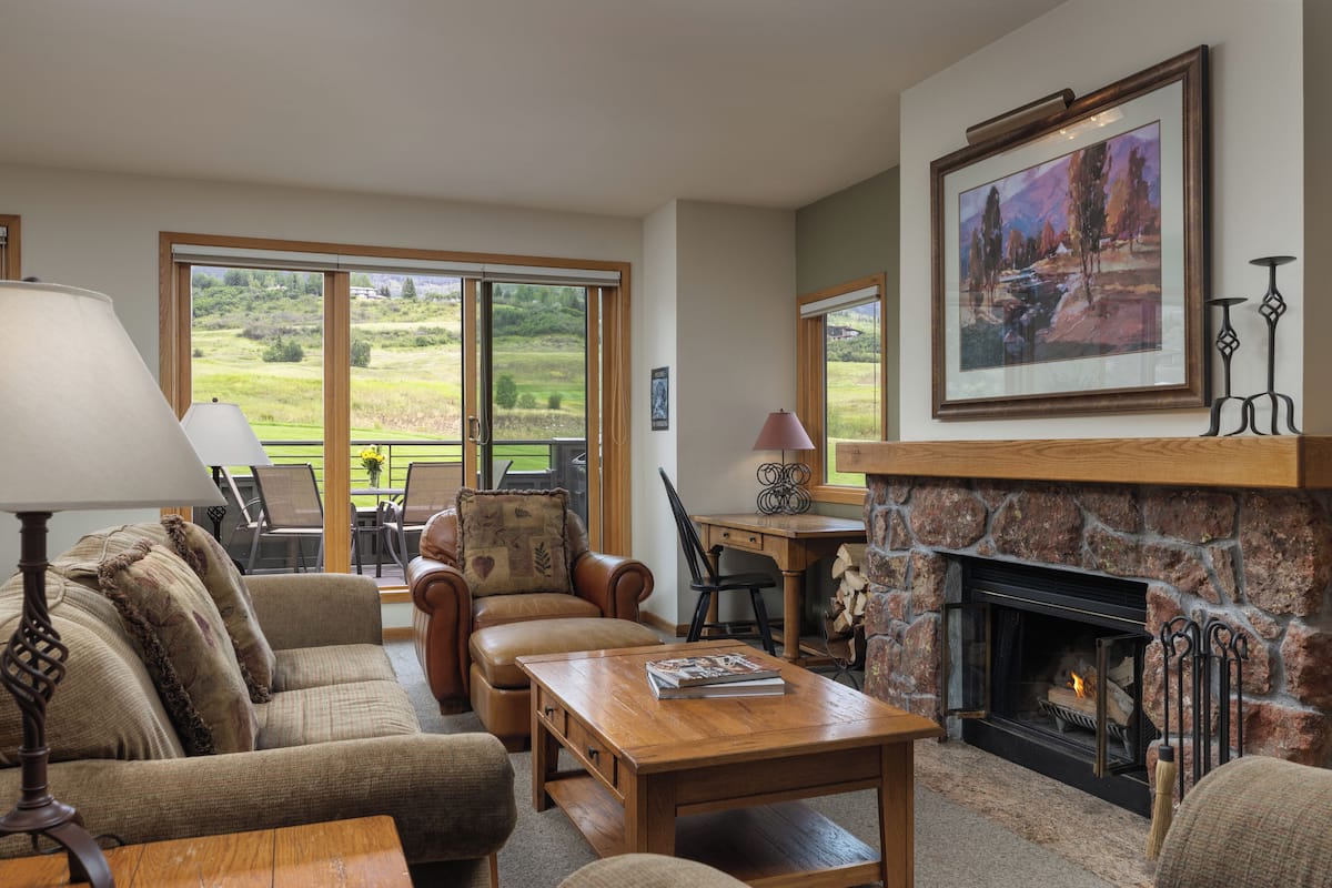 Condo (2 Bedrooms) | Front of property