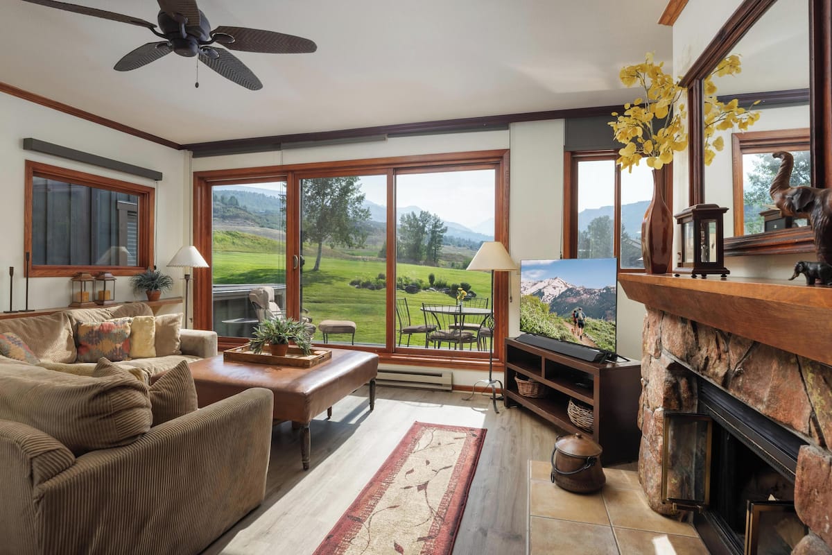 Condo (3 Bedrooms) | Front of property