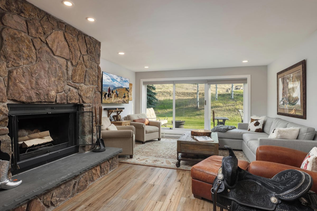 Condo (2 Bedrooms) | Front of property