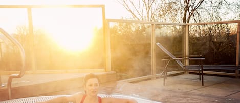 Outdoor spa tub