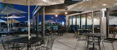 Breakfast, lunch, dinner served; American cuisine