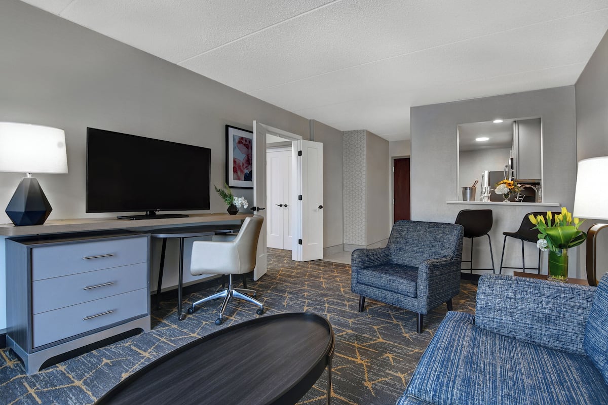 Premium bedding, pillowtop beds, in-room safe, desk