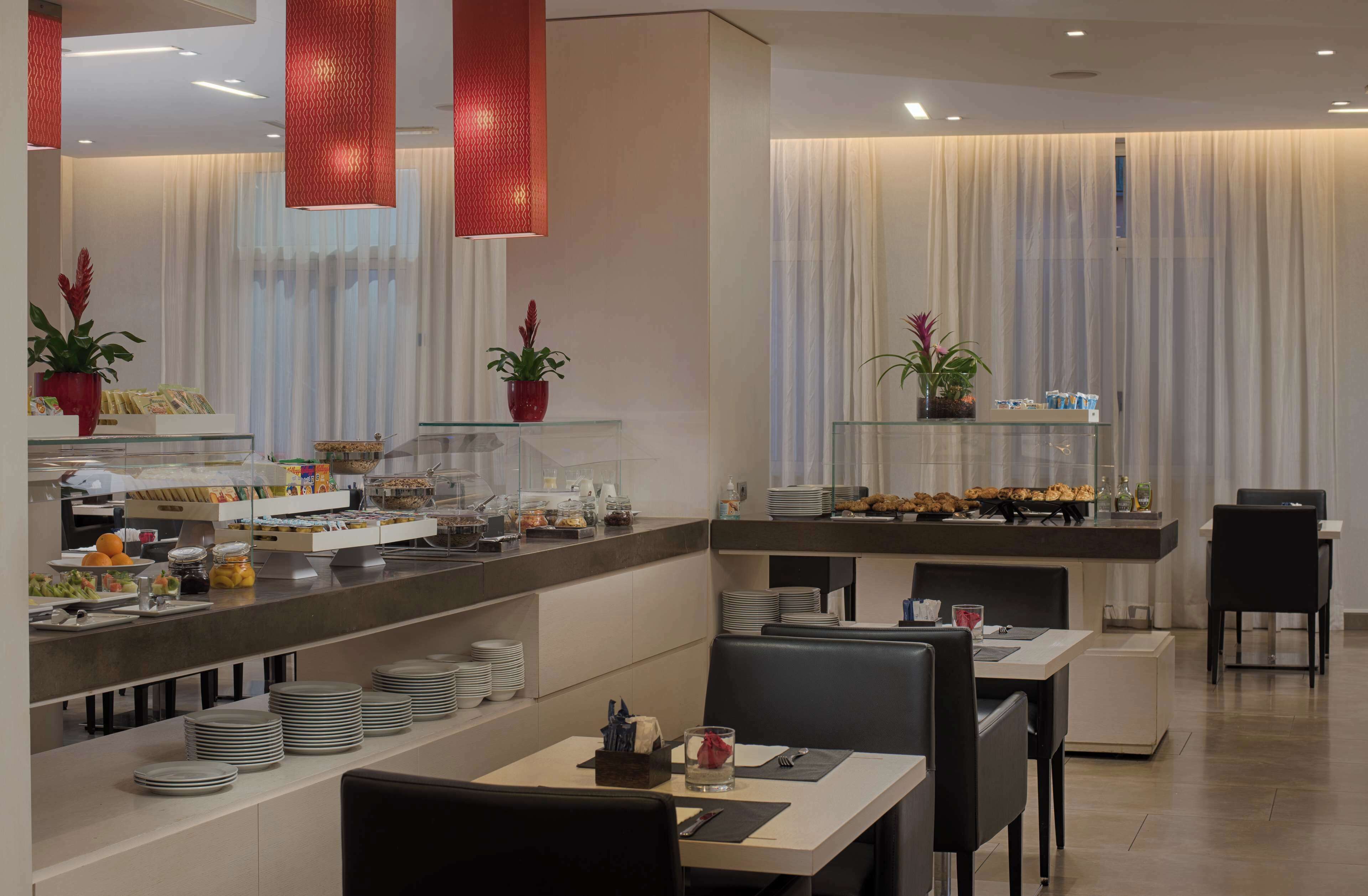 daily buffet breakfast for a fee