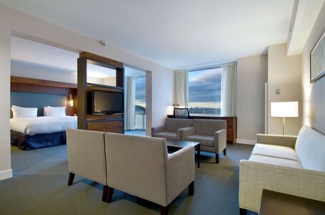 Hilton Toronto Airport Hotel Suites - Image 4