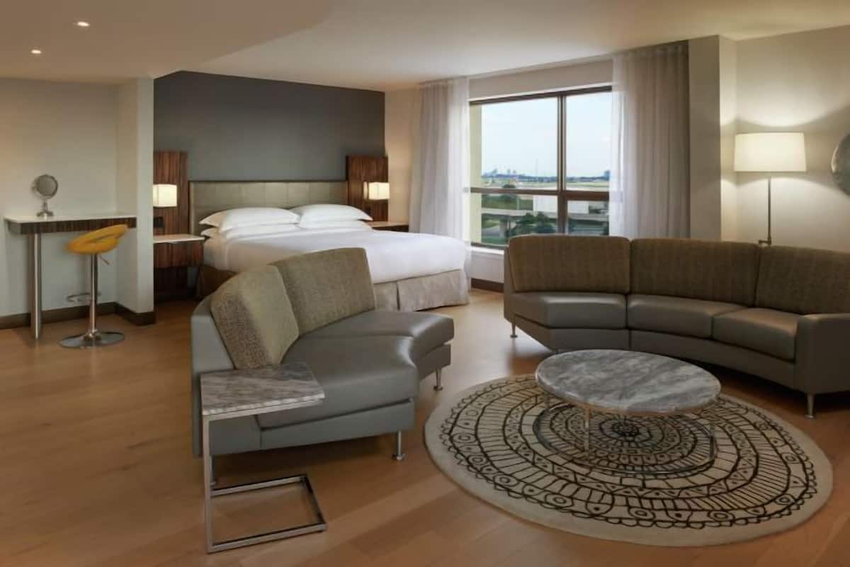 1 bedroom, in-room safe, desk, blackout curtains