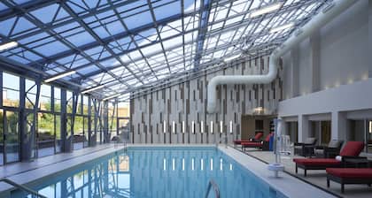 Hilton Toronto Airport Hotel & Suites