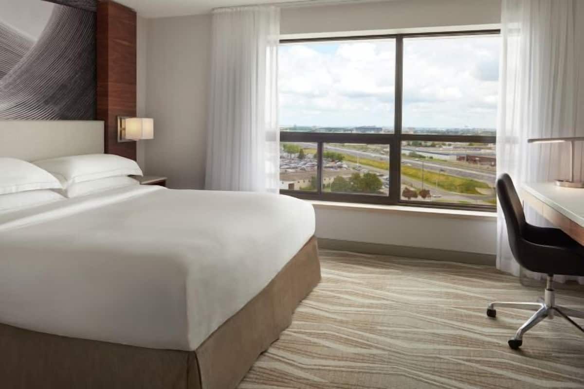 1 bedroom, in-room safe, desk, blackout curtains