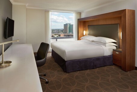 Hilton Toronto Airport Hotel Suites - Image 69
