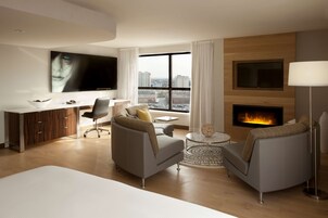 Caja de seguridad en la habitación, escritorio y cortinas blackout 