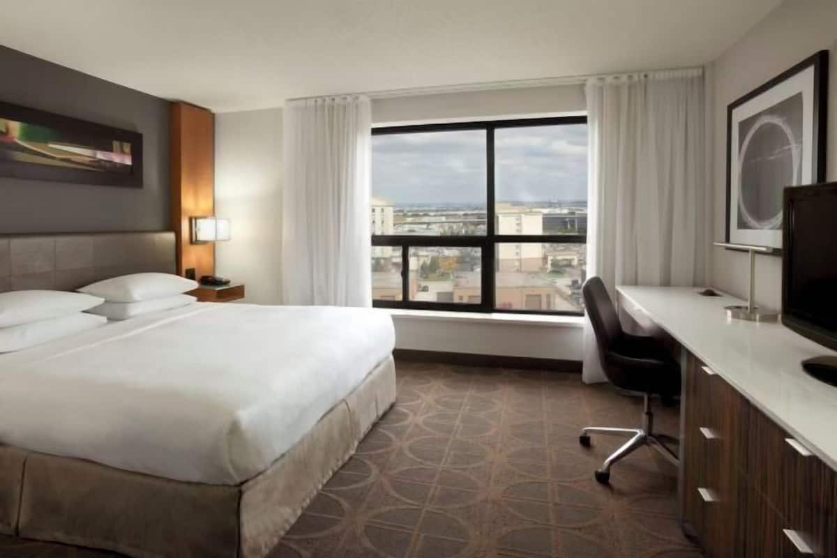 1 bedroom, in-room safe, desk, blackout curtains