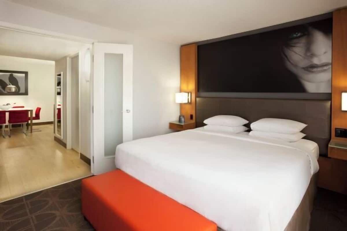 1 bedroom, in-room safe, desk, blackout curtains