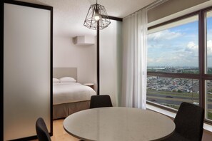 Suite, 2 Bedrooms, Corner