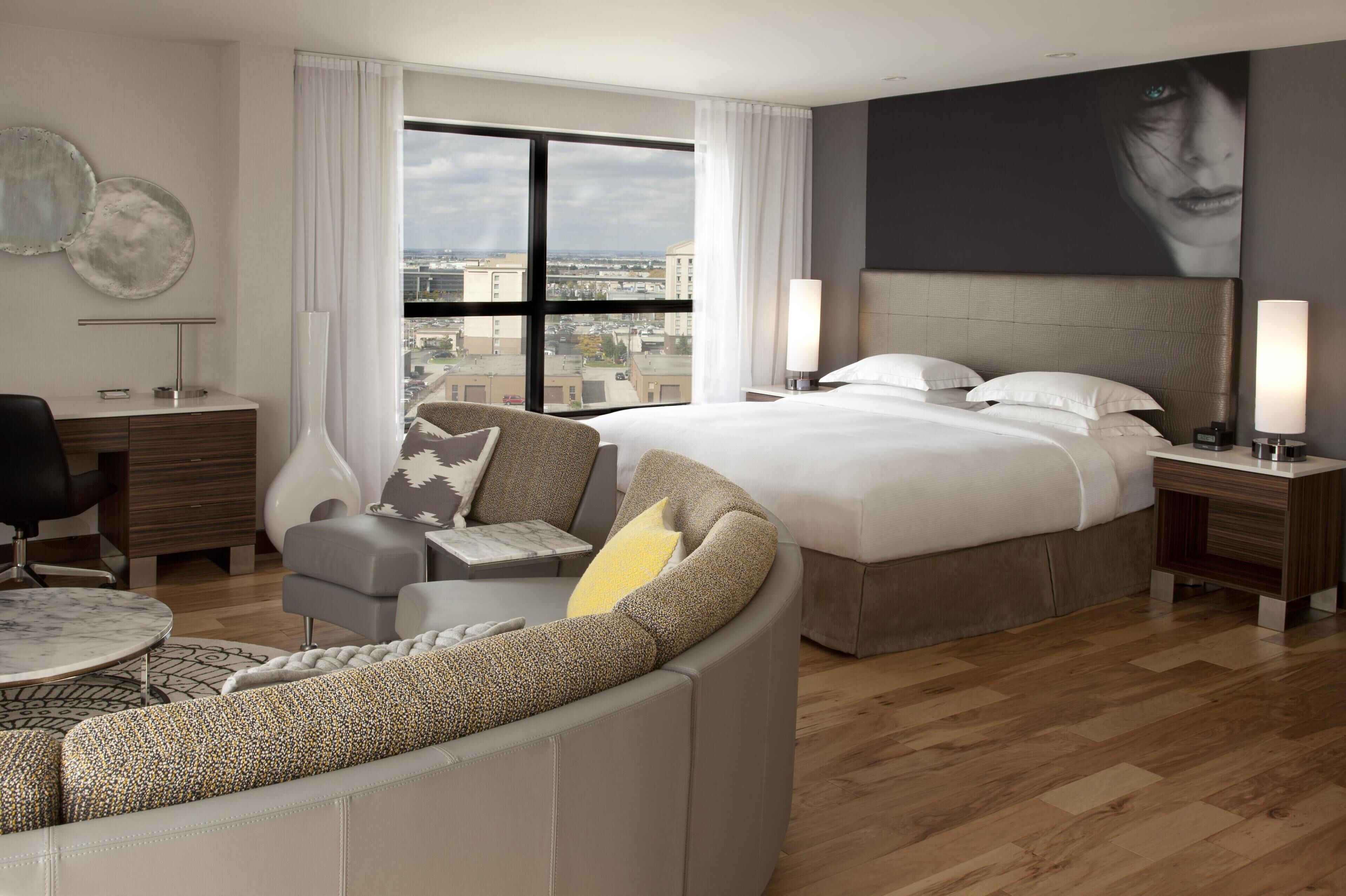 Premium Room, 1 King Bed, Corner | Living area | 42-inch LCD TV with cable channels, TV, pay movies