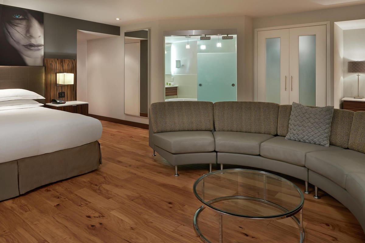 Premium Room, 1 King Bed, Corner | 1 bedroom, in-room safe, desk, blackout drapes