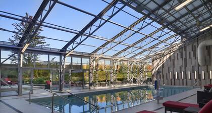 Hilton Toronto Airport Hotel & Suites