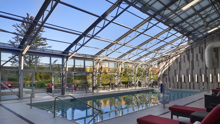 Hilton Toronto Airport Hotel & Suites