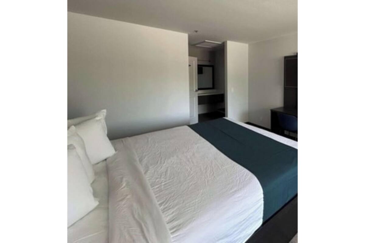 Cortinas blackout, tabla de planchar con plancha y wifi gratis