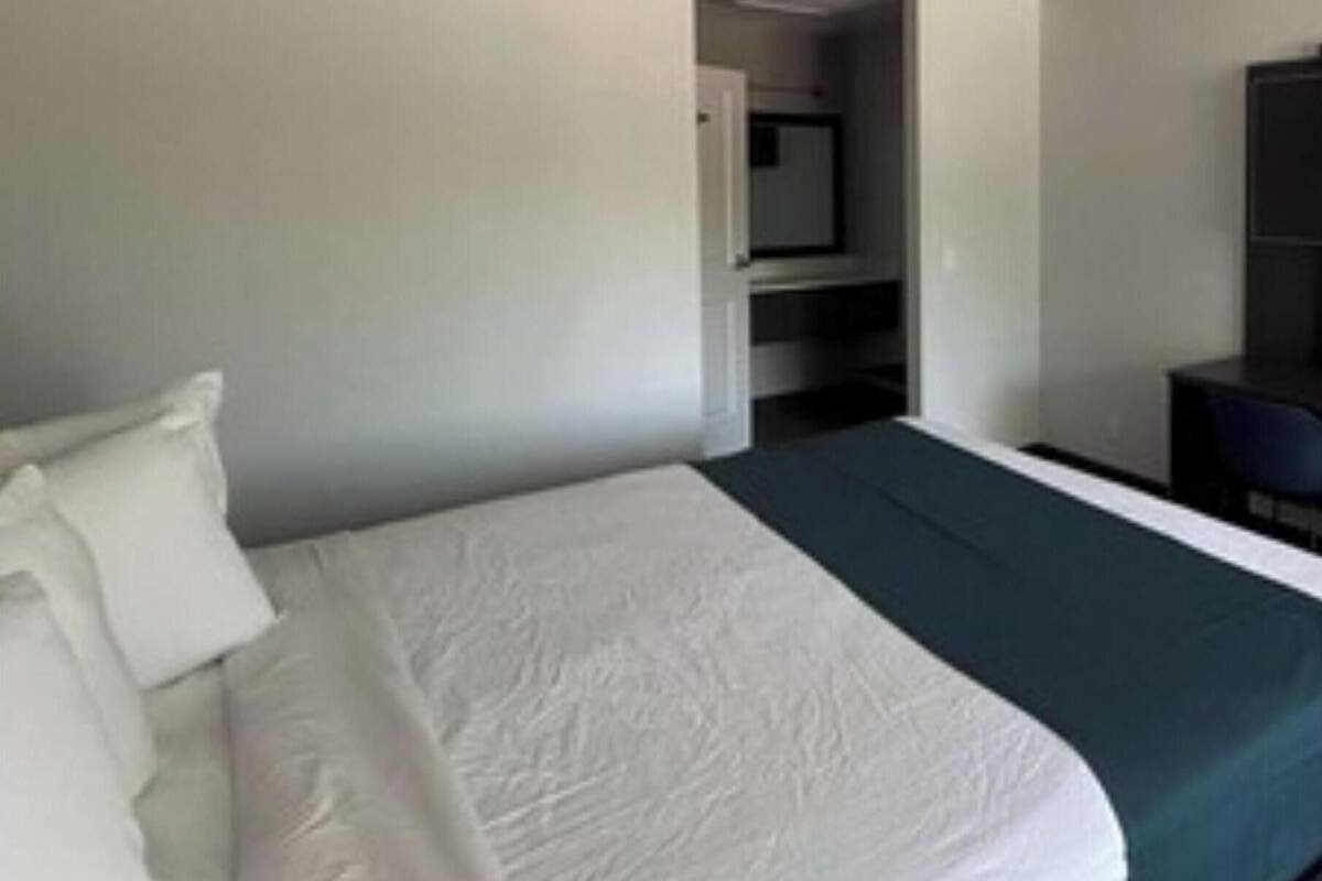Blackout drapes, iron/ironing board, free WiFi, bed sheets
