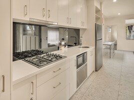 尊荣别墅, 2 间卧室, 无烟房, 双浴室 | 私人简易厨房 | 微波炉、电热水壶