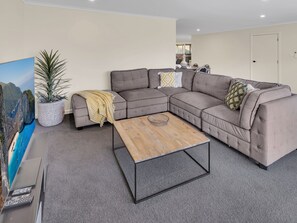 Televisión de pantalla plana, reproductor de DVD