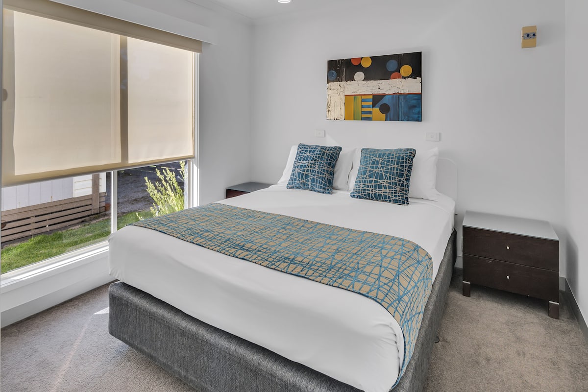 Queenscliff 2 Bedroom Cabin | 3 bedrooms, individually decorated, individually furnished