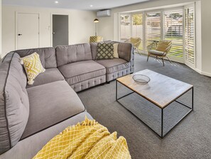 House, 3 Bedrooms | Living area