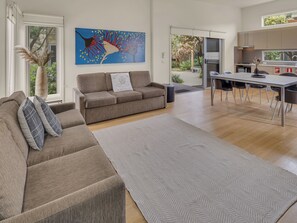 Televisión de pantalla plana, reproductor de DVD